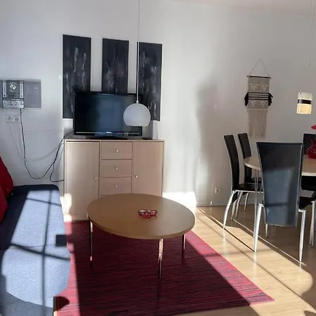 Tæt På Strand, Marina Og Bogenses Hyggelige Gågade Bogense